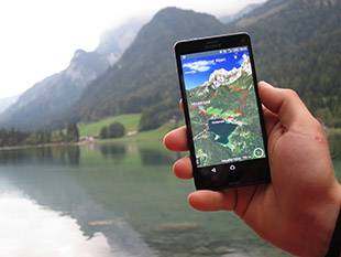 Mit Smartphone und GPS-Gerät auf Radtour Mit Smartphone und GPS-Gerät auf Radtour