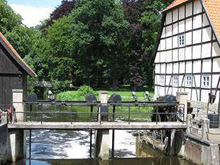 Die unbekannten Schönen – Radreise durch die Auenlandschaften von Ems und Werse Foto: Brücke an alter Mühle