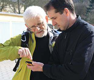 Mit Smartphone und GPS-Gerät auf Radtour Mit Smartphone und GPS-Gerät auf Radtour