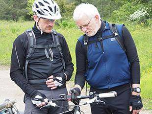 Mit Smartphone und GPS-Gerät auf Radtour Mit Smartphone und GPS-Gerät auf Radtour