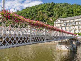 Sommerliche Entdeckertour an der Lahn von der Quelle bis zur Mündung